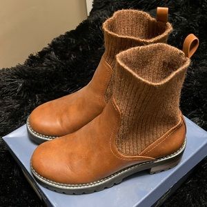 Universal Thread Daphne Boots